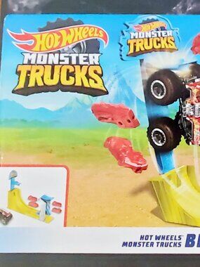 Hot Wheels Monster Trucks Big Air Breakout Play Set New In Box